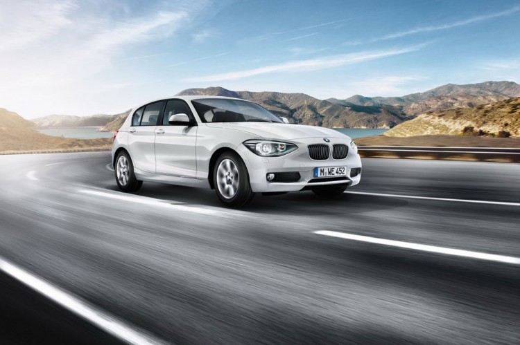 2012-BMW-1-Series-Five-door-Hatchback-White-Front-Angle-View-750x499