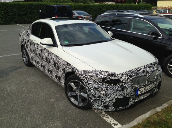 2014-BMW-2er-F22-Erlkoenig-Coupé-FEP-Tarnung-01-655x491