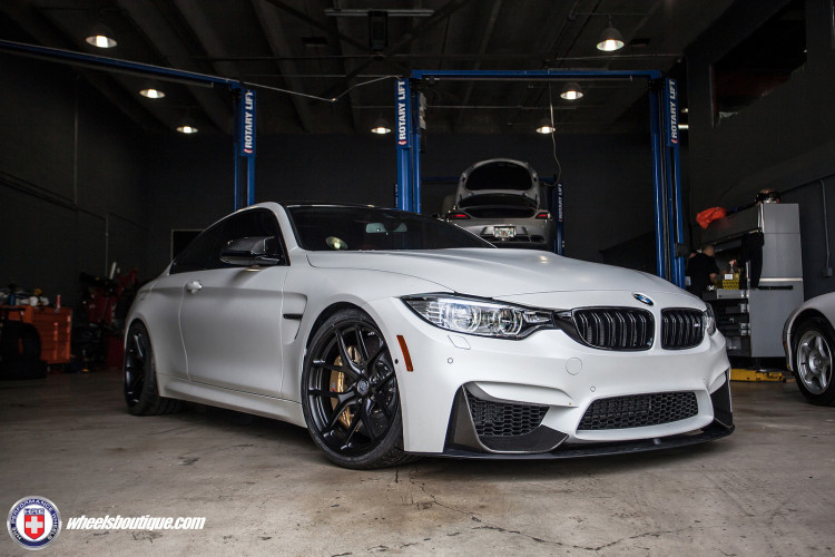 Alpine White BMW M4