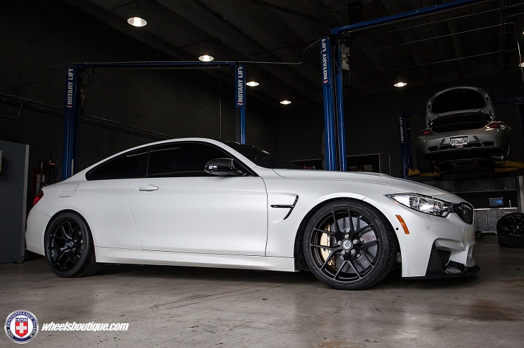 Alpine White BMW M4