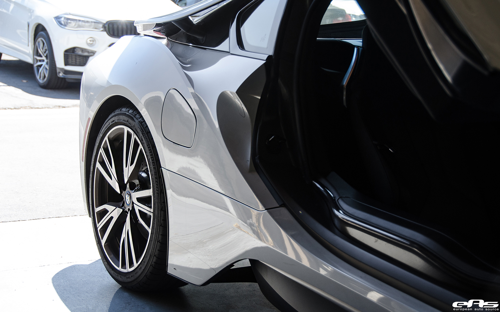 crystal white pearl metallic bmw i8