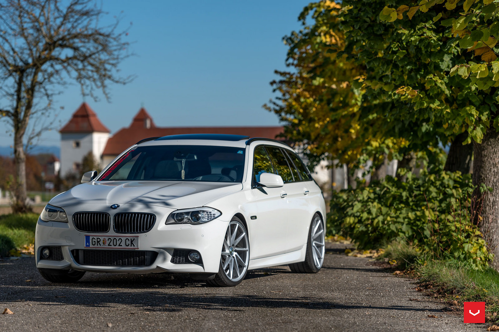 Alpine White BMW 5 Series Touring Gets Some New Vossen Wheels
