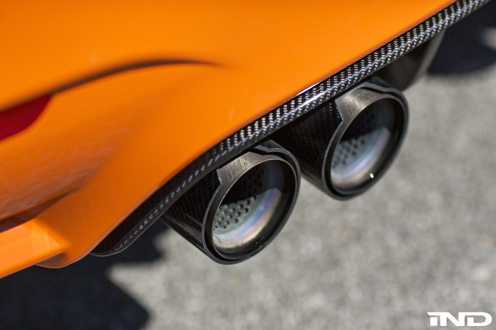 iND Distribution Mods a Fire Orange BMW M4