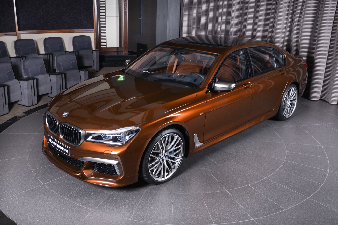 BMW Abu Dhabi: Chestnut Bronze BMW M760Li xDrive