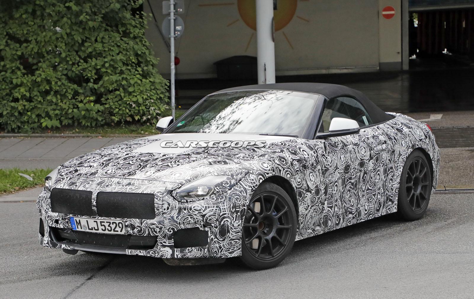 [Spy Photos] BMW Z4 Roadster with Production-Ready Headlights