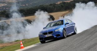 [Video] BMW M5 Tuned by ESS VS Lamborghini Huracan on Drag Strip