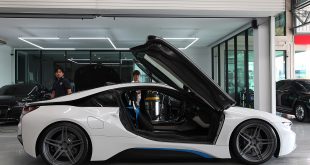BMW i8 in Crystal Pearl White Metallic Gets New ADV.1 Wheels