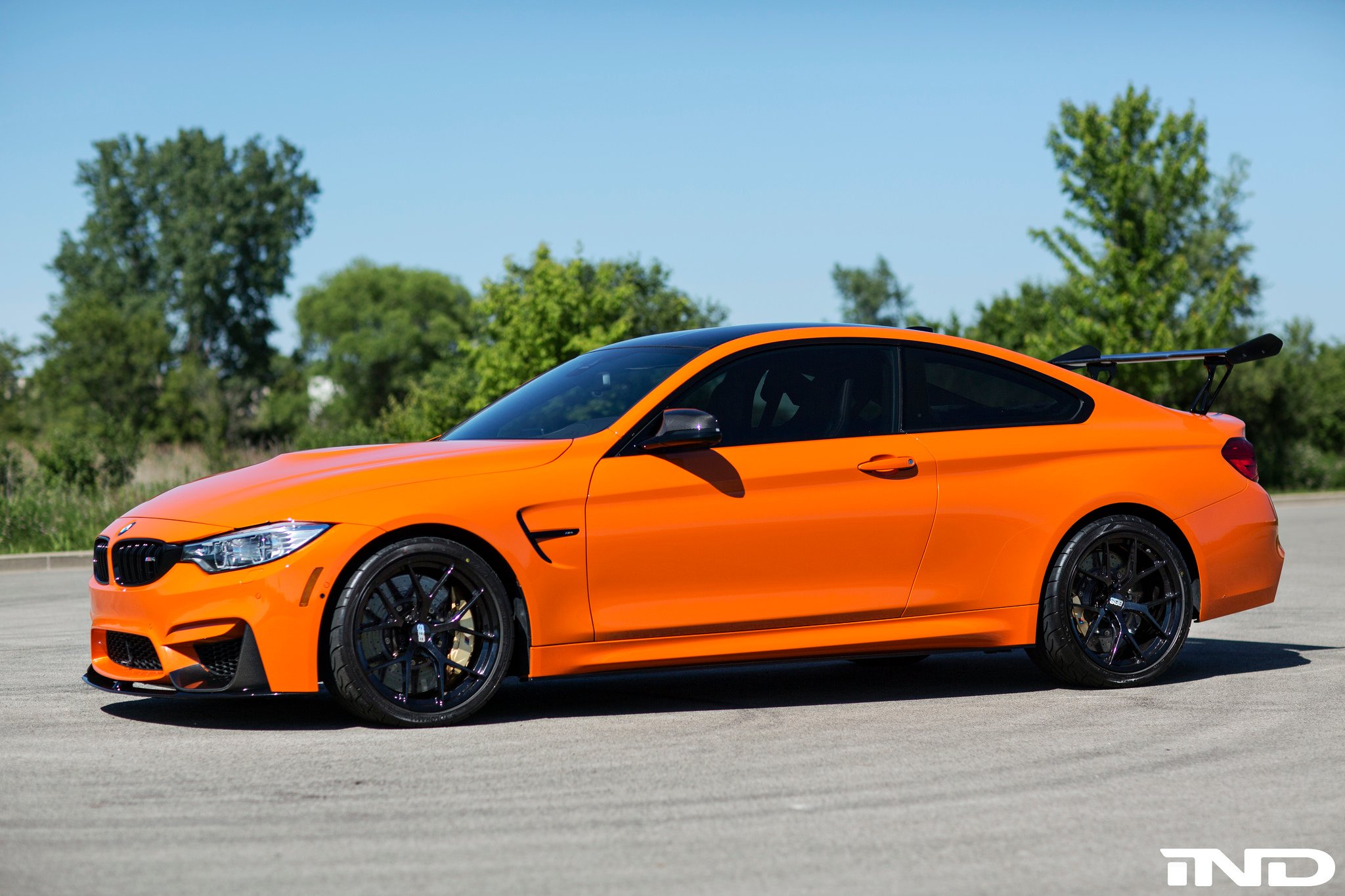 iND Distribution Mods a Fire Orange BMW M4