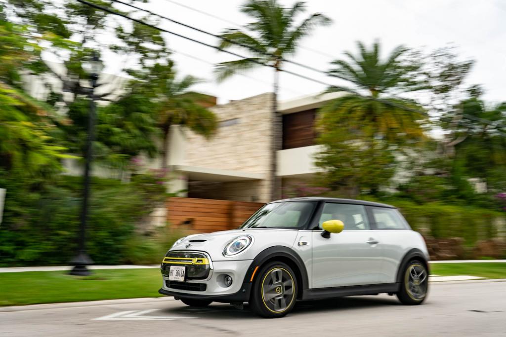 All-Electric MINI Cooper SE Spied With A Facelift