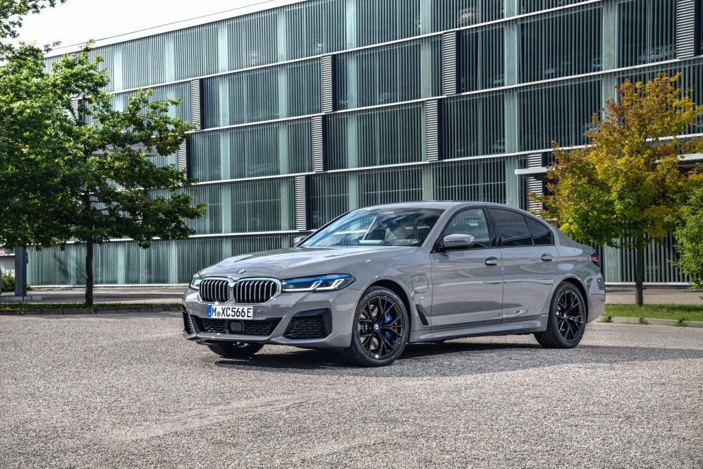 First actual photo of 2021 BMW 545e  from Germany