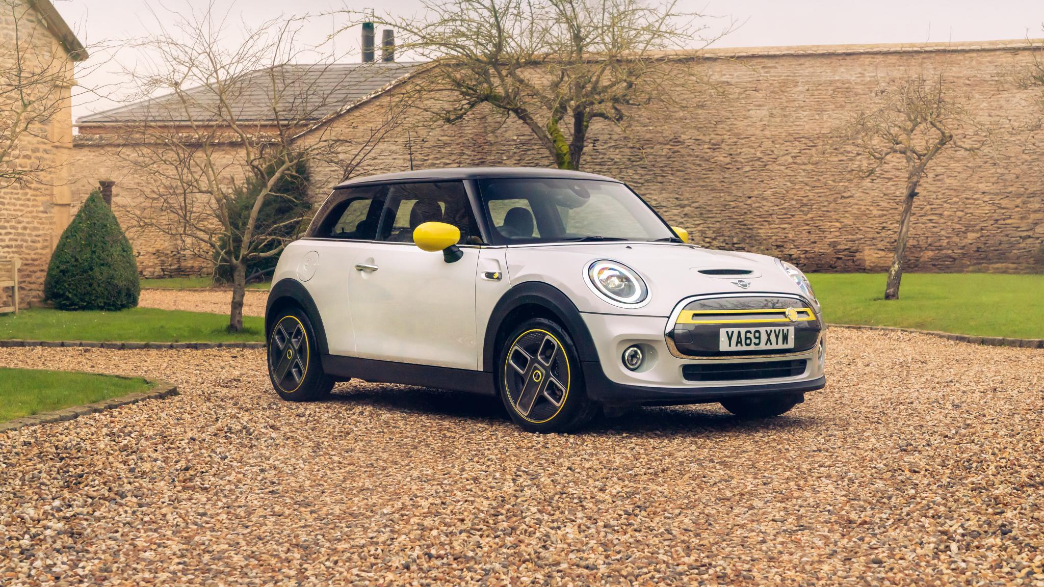 [Video] MINI Cooper SE under extensive technical review BMW.SG