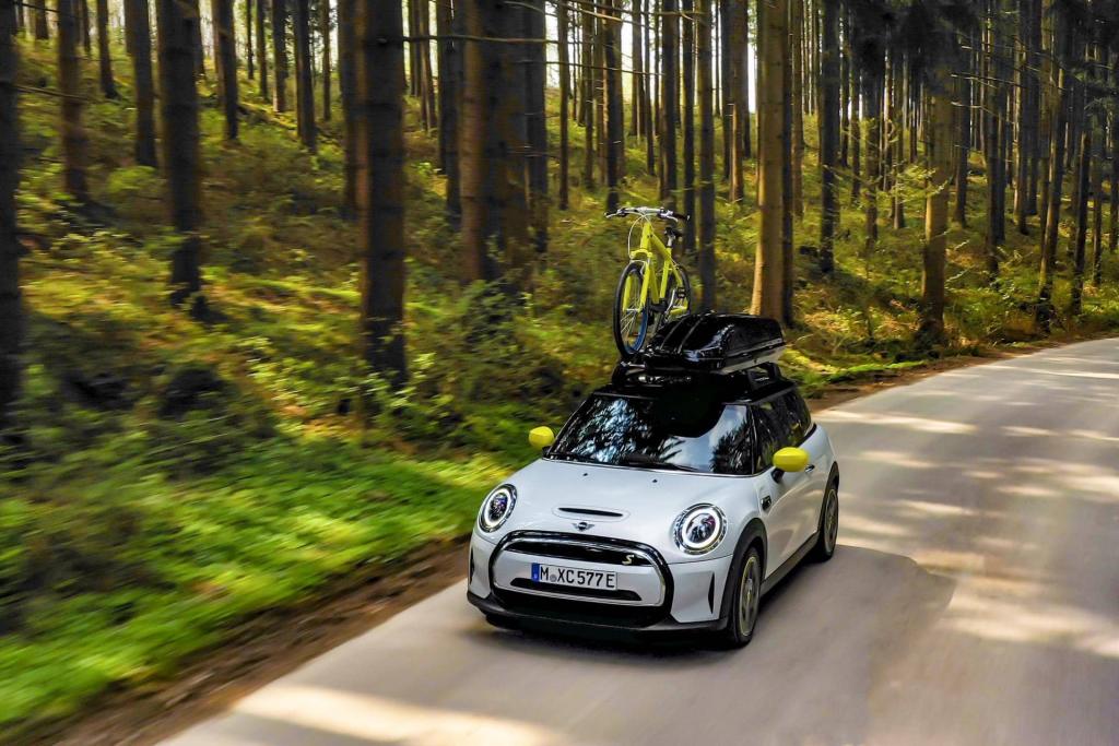 MINI Electric Cooper SE now with Accessories Available