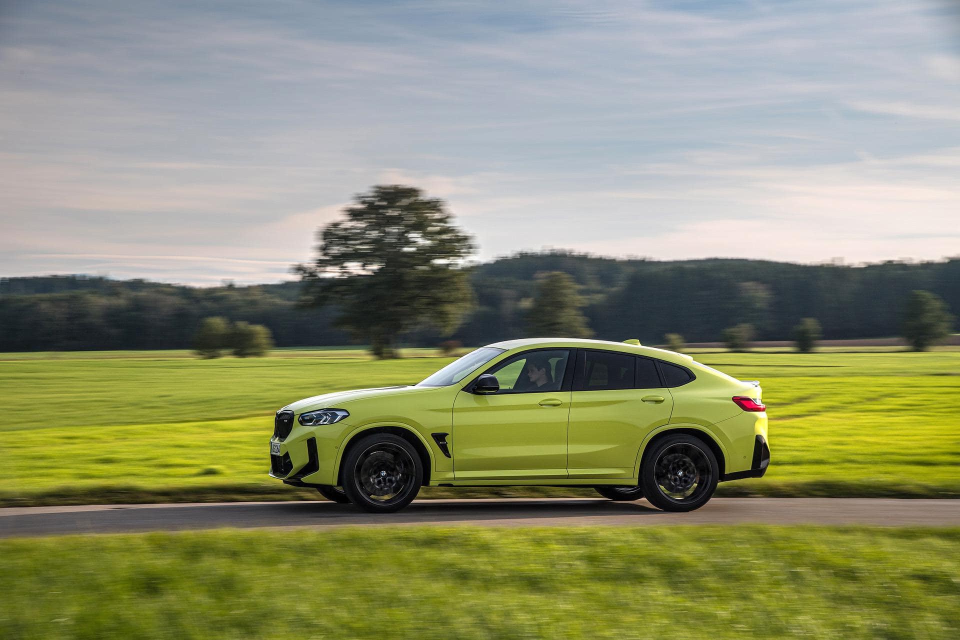 Hit Or Missed? See the 2022 BMW X4 M in Sao Paulo Yellow - BMW.SG