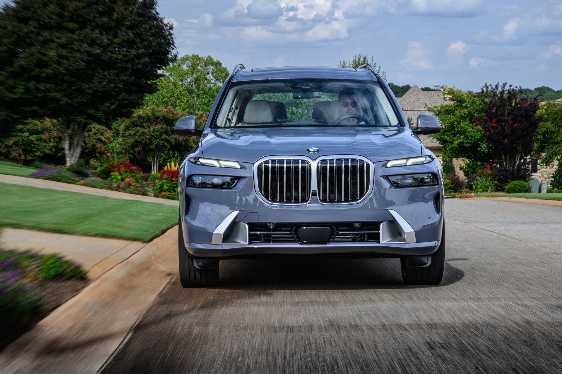 Quick Review on the 2023 BMW X7 xDrive40i - BMW.SG