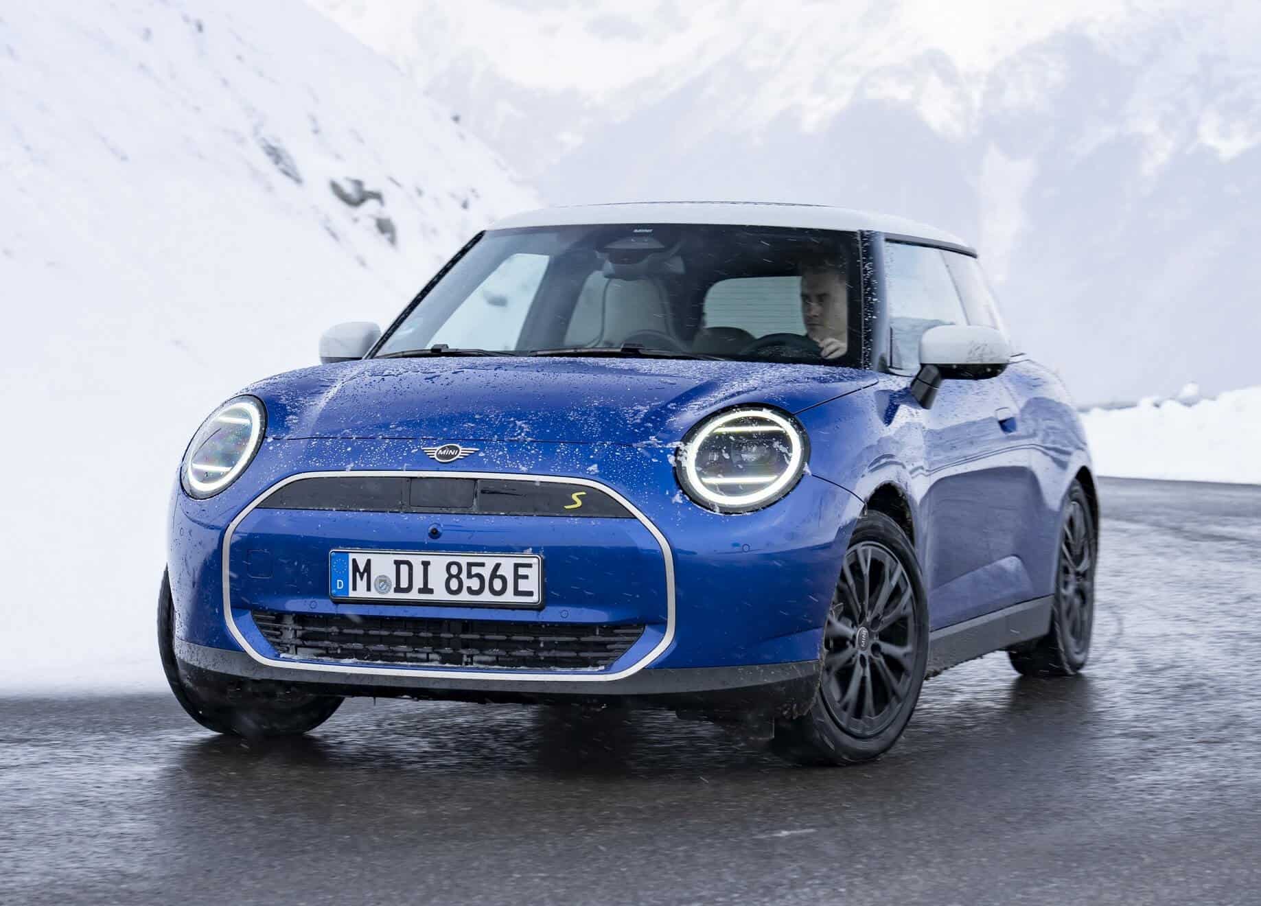 The Next-Gen MINI Cooper SE in a Winter Wonderland - BMW.SG
