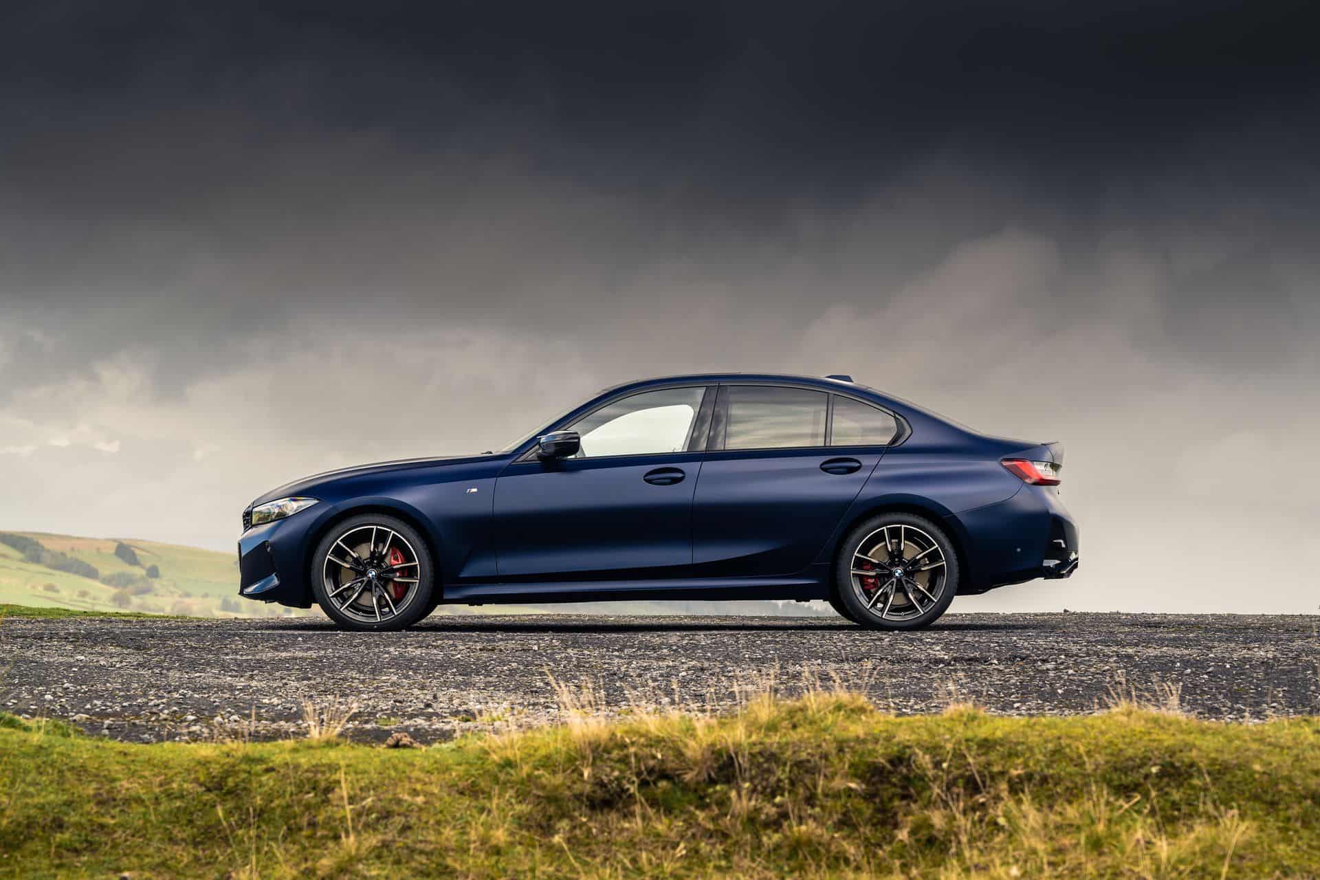 Speed Unleashed: Audi S5 vs BMW M340i Drag Battle - BMW.SG