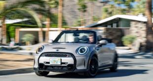 mini-cooper-s-convertible-cruises-through-palm-springs