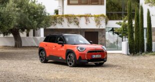 the-all-electric-mini-aceman-bmws-urban-mobility-marvel